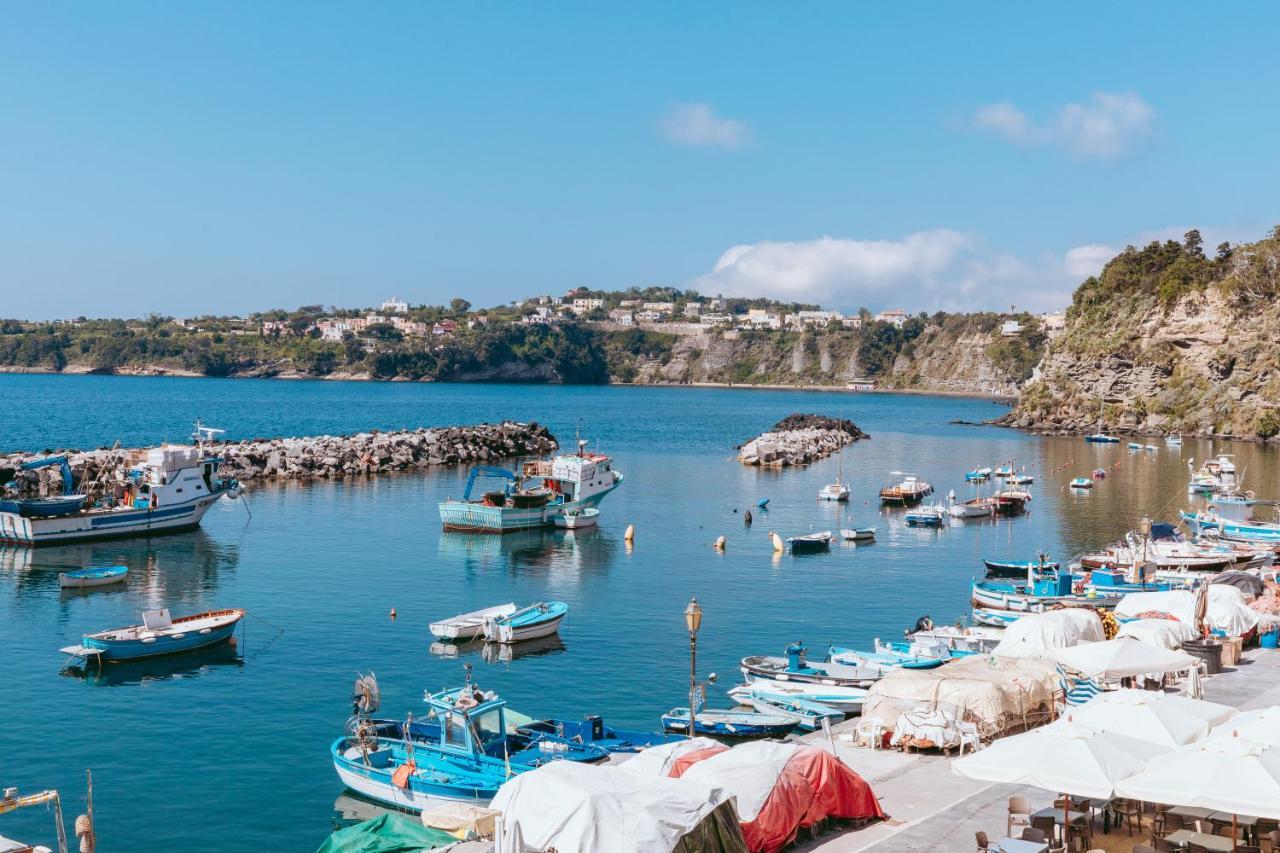 De Lamartine A Marina Di Corricella Прочида Екстериор снимка